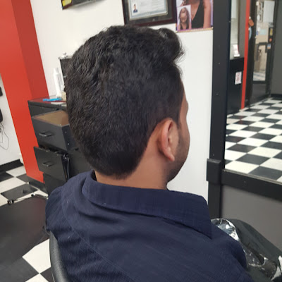 SPLITT ENDS - Stylist & Barber